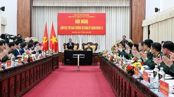Thường trực Ban Bí thư Trần Cẩm Tú chủ trì làm việc với Ban Thường vụ Đảng ủy Quân đoàn 12