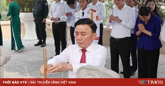 Thường trực Ban Bí thư Trần Cẩm Tú dâng hương tưởng niệm Tổng Bí thư Trần Phú tại Hà Tĩnh