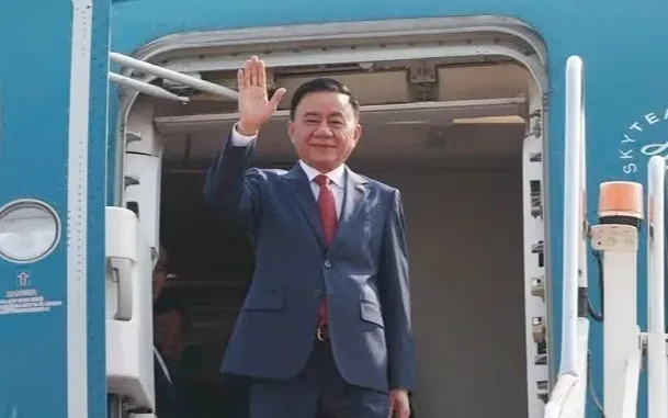 Thường trực Ban Bí thư Trần Cẩm Tú đến Vientiane, bắt đầu thăm chính thức Lào