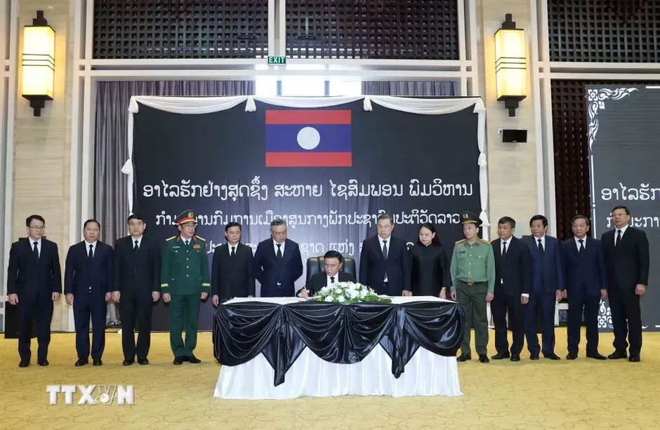 Thường trực Ban Bí thư Trần Cẩm Tú dự Lễ truy điệu đồng chí Saysomphone Phomvihane, Ủy viên Bộ Chính trị, Chủ tịch Quốc hội Lào Thường trực Ban Bí thư Trần Cẩm Tú dự Lễ truy điệu đồng chí Saysomphone Phomvihane, Ủy viên Bộ Chính trị, Chủ tịch Quốc hội Lào