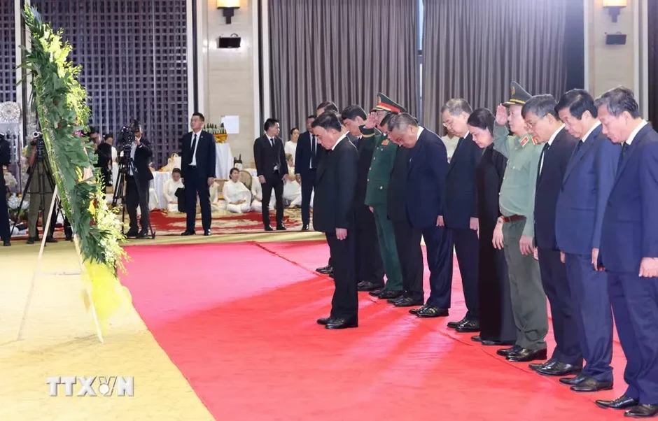 Thường trực Ban Bí thư Trần Cẩm Tú dự Lễ truy điệu đồng chí Saysomphone Phomvihane, Ủy viên Bộ Chính trị, Chủ tịch Quốc hội Lào Thường trực Ban Bí thư Trần Cẩm Tú dự Lễ truy điệu đồng chí Saysomphone Phomvihane, Ủy viên Bộ Chính trị, Chủ tịch Quốc hội Lào