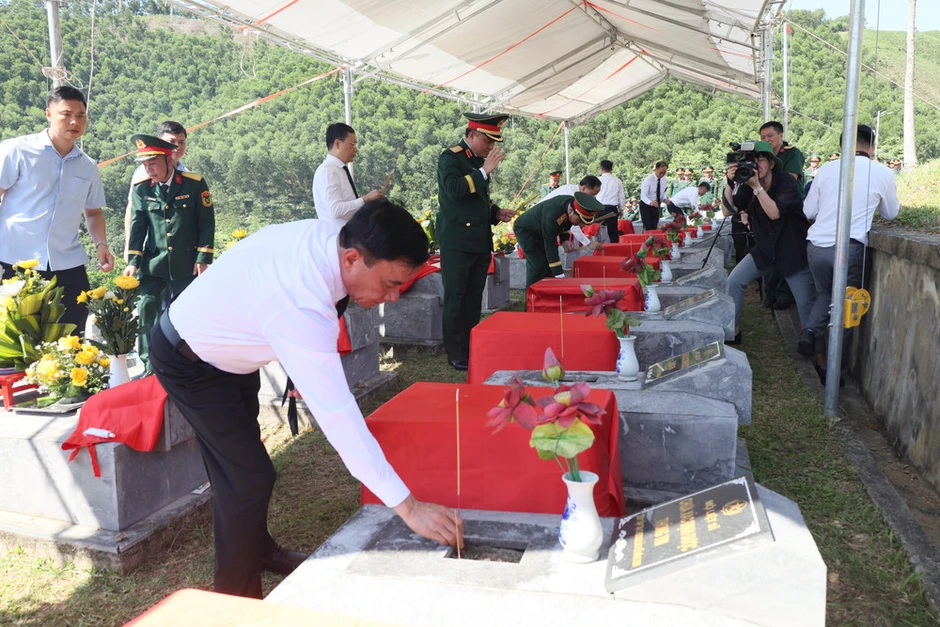 Thường trực Ban Bí thư Trần Cẩm Tú dự Lễ truy điệu và an táng hài cốt các liệt sĩ tại Hà Tĩnh Thường trực Ban Bí thư Trần Cẩm Tú dự Lễ truy điệu và an táng hài cốt các liệt sĩ tại Hà Tĩnh