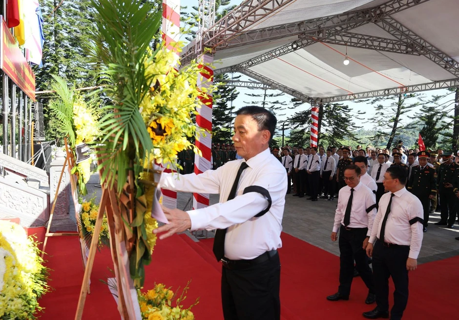 Thường trực Ban Bí thư Trần Cẩm Tú dự Lễ truy điệu và an táng hài cốt các liệt sĩ tại Hà Tĩnh Thường trực Ban Bí thư Trần Cẩm Tú dự Lễ truy điệu và an táng hài cốt các liệt sĩ tại Hà Tĩnh