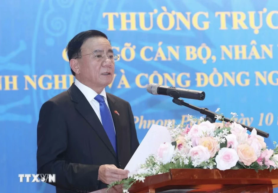 Thường trực Ban Bí thư Trần Cẩm Tú gặp gỡ cộng đồng người Việt Nam tại Campuchia