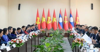 Thường trực Ban Bí thư Trần Cẩm Tú hội đàm với Thường trực Ban Bí thư Trung ương Đảng Nhân dân Cách mạng Lào