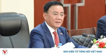 Thường trực Ban Bí thư Trần Cẩm Tú hội đàm với Thường trực Ban Bí thư Vilay Lakhamphong