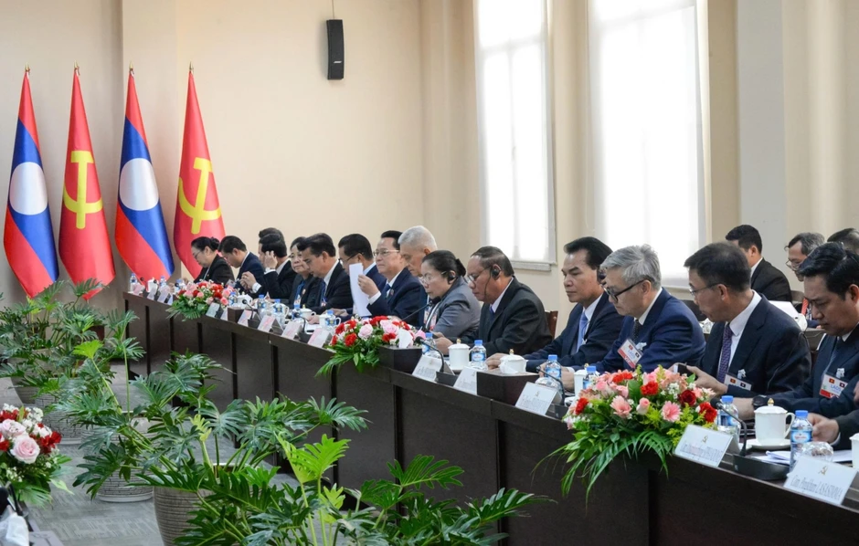 Thường trực Ban Bí thư Trần Cẩm Tú hội đàm với Thường trực Ban Bí thư Vilay Lakhamphong Thường trực Ban Bí thư Trần Cẩm Tú hội đàm với Thường trực Ban Bí thư Vilay Lakhamphong