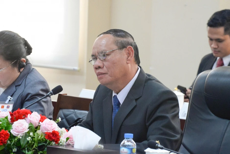 Thường trực Ban Bí thư Trần Cẩm Tú hội đàm với Thường trực Ban Bí thư Vilay Lakhamphong Thường trực Ban Bí thư Trần Cẩm Tú hội đàm với Thường trực Ban Bí thư Vilay Lakhamphong