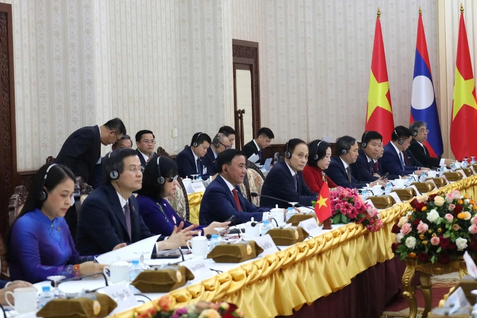 Thường trực Ban Bí thư Trần Cẩm Tú hội kiến Thủ tướng Lào Sonexay Siphandone Thường trực Ban Bí thư Trần Cẩm Tú hội kiến Thủ tướng Lào Sonexay Siphandone