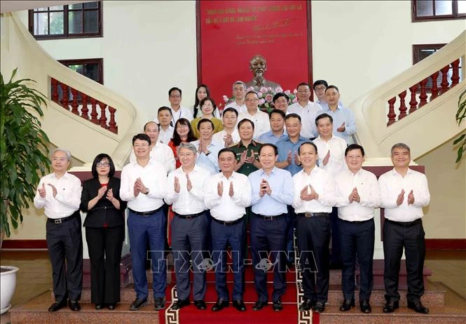 Thường trực Ban Bí thư Trần Cẩm Tú làm việc với Ban Thường vụ Đảng ủy Bộ Tư pháp Thường trực Ban Bí thư Trần Cẩm Tú làm việc với Ban Thường vụ Đảng ủy Bộ Tư pháp