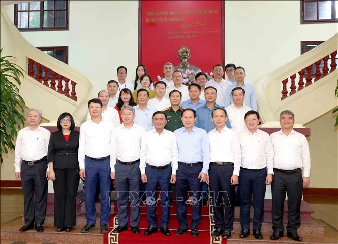 Thường trực Ban Bí thư Trần Cẩm Tú làm việc với Ban Thường vụ Đảng ủy Bộ Tư pháp Thường trực Ban Bí thư Trần Cẩm Tú làm việc với Ban Thường vụ Đảng ủy Bộ Tư pháp