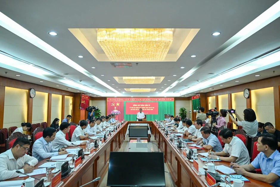 Thường trực Ban Bí thư Trần Cẩm Tú làm việc với Ủy ban Kiểm tra Trung ương Thường trực Ban Bí thư Trần Cẩm Tú làm việc với Ủy ban Kiểm tra Trung ương