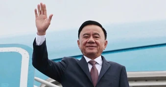 Thường trực Ban Bí thư Trần Cẩm Tú lên đường thăm chính thức Singapore