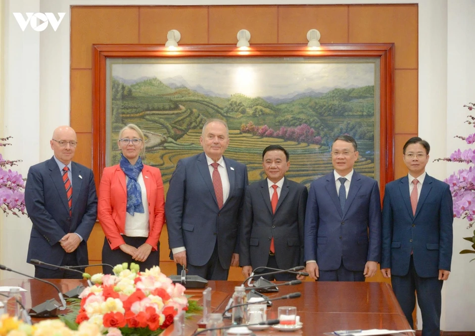 Thường trực Ban Bí thư Trần Cẩm Tú tiếp Chủ tịch Đảng Công nhân Hungary Thường trực Ban Bí thư Trần Cẩm Tú tiếp Chủ tịch Đảng Công nhân Hungary