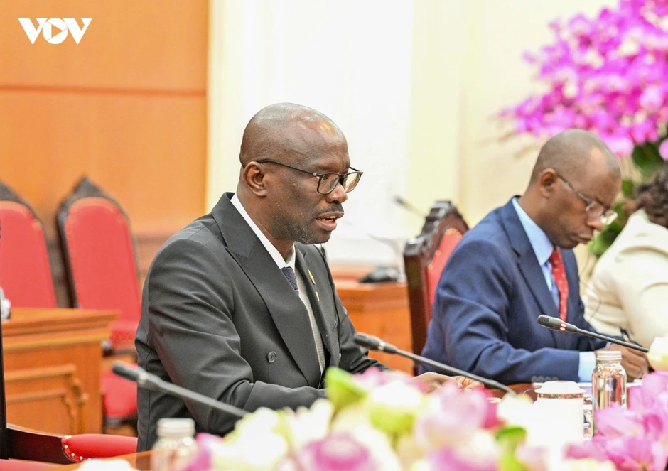 Thường trực Ban Bí thư Trần Cẩm Tú tiếp Tổng Thư ký Đảng CNDD-FDD Burundi