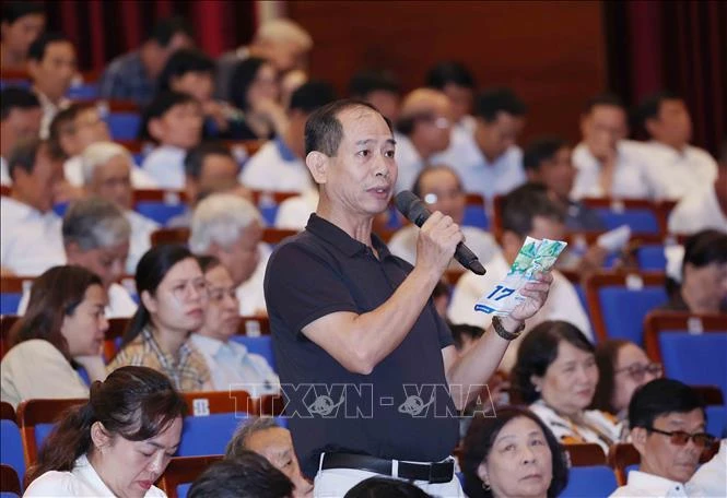 Thường trực Ban Bí thư Trần Cẩm Tú tiếp xúc cử tri tại Đà Nẵng Thường trực Ban Bí thư Trần Cẩm Tú tiếp xúc cử tri tại Đà Nẵng