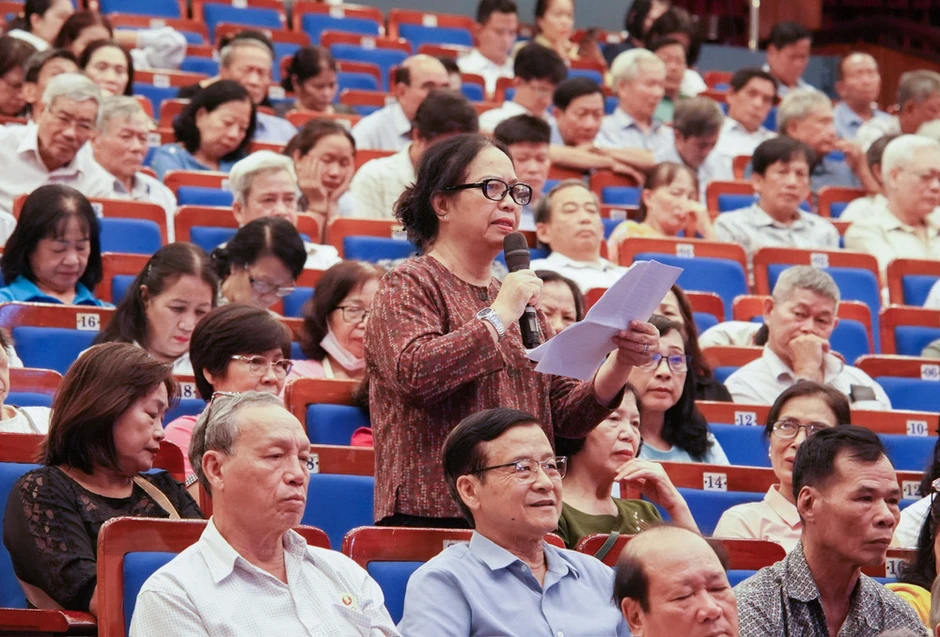 Thường trực Ban Bí thư Trần Cẩm Tú tiếp xúc cử tri tại thành phố Đà Nẵng Thường trực Ban Bí thư Trần Cẩm Tú tiếp xúc cử tri tại thành phố Đà Nẵng