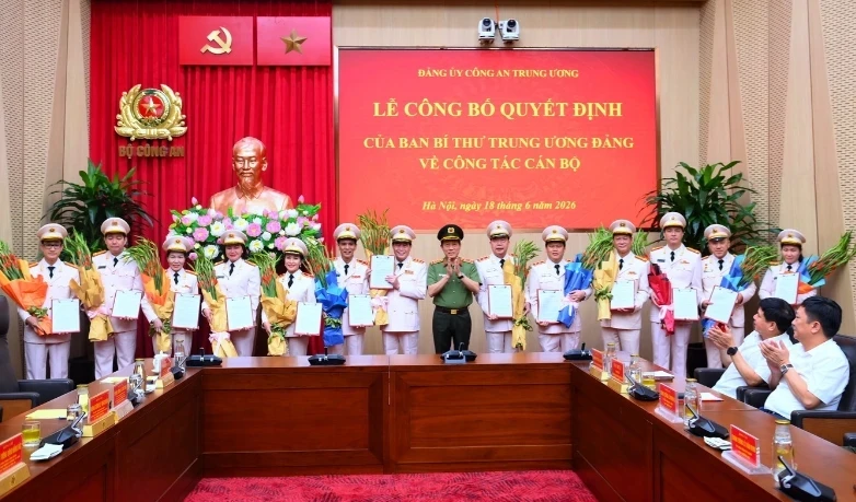 Thượng tướng Lê Quốc Hùng giữ chức Chủ nhiệm Ủy ban Kiểm tra Đảng ủy Công an T.Ư Thượng tướng Lê Quốc Hùng giữ chức Chủ nhiệm Ủy ban Kiểm tra Đảng ủy Công an T.Ư