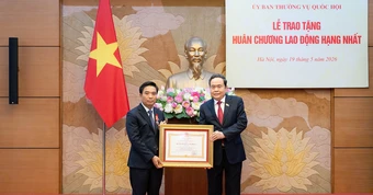 Thượng tướng Nguyễn Doãn Anh, Phó Chủ tịch Quốc hội nhận huân chương cao quý