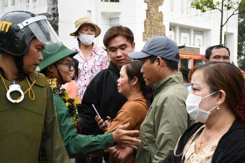 Thượng tướng Nguyễn Trường Thắng thăm hỏi, động viên thanh niên Đồng Nai lên đường nhập ngũ Thượng tướng Nguyễn Trường Thắng thăm hỏi, động viên thanh niên Đồng Nai lên đường nhập ngũ