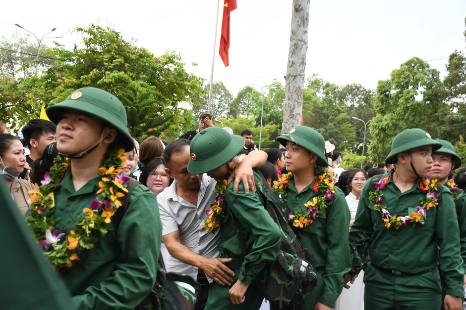Thượng tướng Nguyễn Trường Thắng thăm hỏi, động viên thanh niên Đồng Nai lên đường nhập ngũ Thượng tướng Nguyễn Trường Thắng thăm hỏi, động viên thanh niên Đồng Nai lên đường nhập ngũ