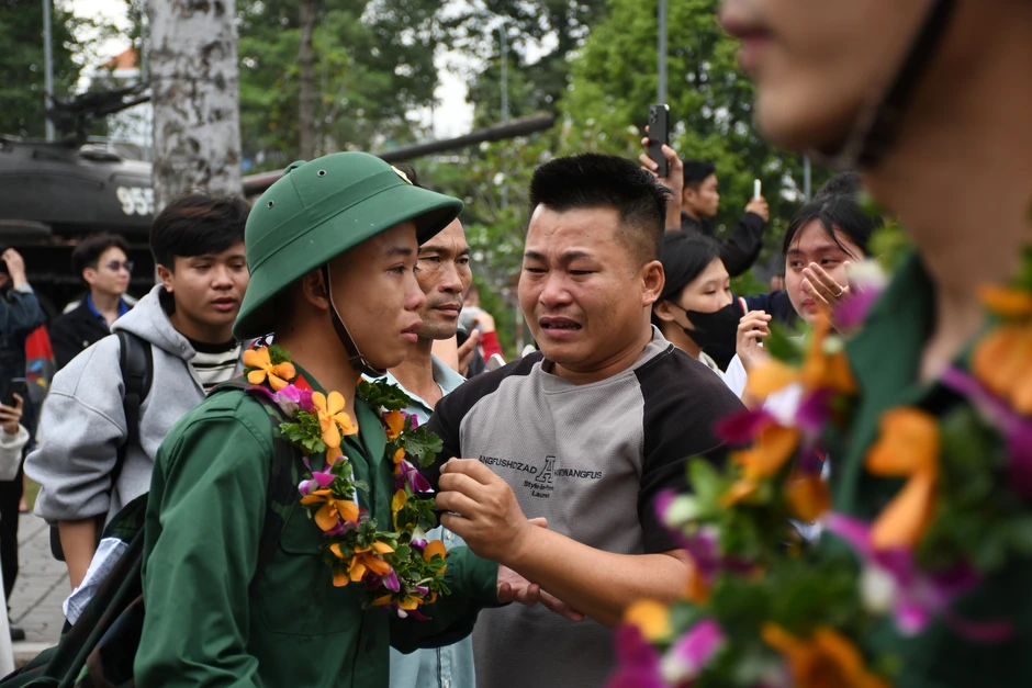 Thượng tướng Nguyễn Trường Thắng thăm hỏi, động viên thanh niên Đồng Nai lên đường nhập ngũ Thượng tướng Nguyễn Trường Thắng thăm hỏi, động viên thanh niên Đồng Nai lên đường nhập ngũ