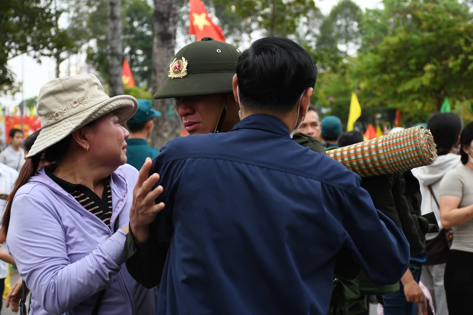 Thượng tướng Nguyễn Trường Thắng thăm hỏi, động viên thanh niên Đồng Nai lên đường nhập ngũ Thượng tướng Nguyễn Trường Thắng thăm hỏi, động viên thanh niên Đồng Nai lên đường nhập ngũ