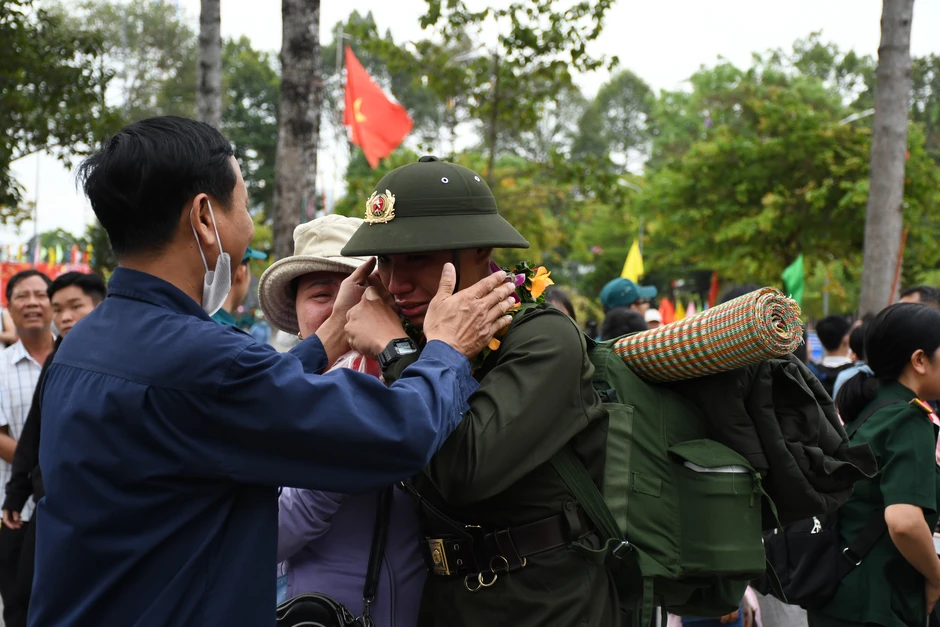 Thượng tướng Nguyễn Trường Thắng thăm hỏi, động viên thanh niên Đồng Nai lên đường nhập ngũ Thượng tướng Nguyễn Trường Thắng thăm hỏi, động viên thanh niên Đồng Nai lên đường nhập ngũ