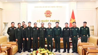Thượng tướng Phạm Trường Sơn tiếp Cục trưởng Cục Tác chiến Quân đội nhân dân Lào