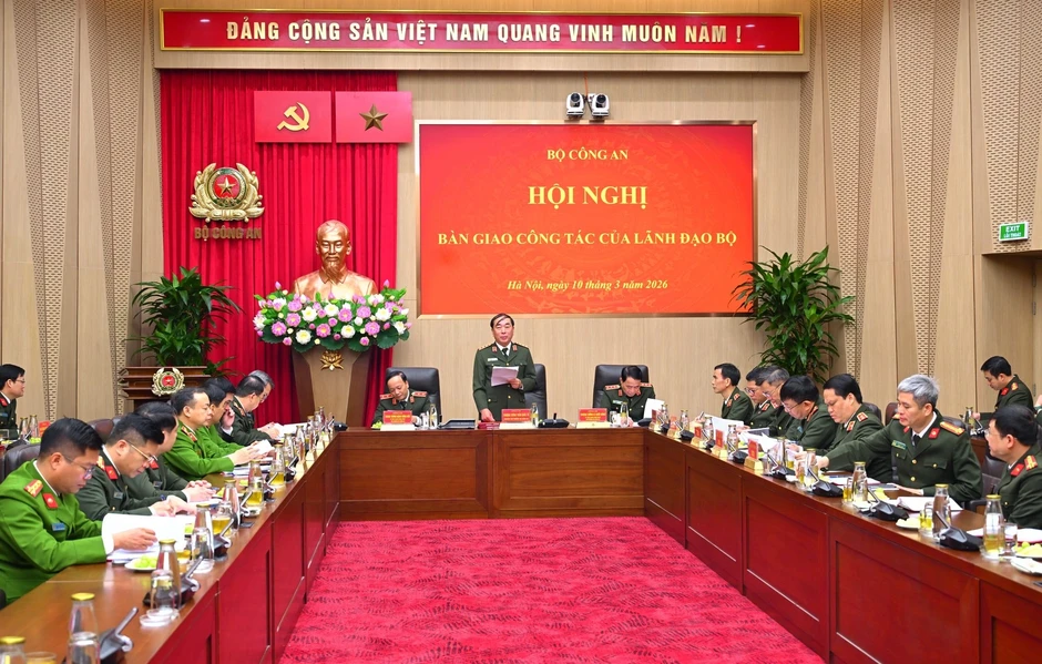 Thượng tướng Trần Quốc Tỏ bàn giao công tác Thứ trưởng Bộ Công an Thượng tướng Trần Quốc Tỏ bàn giao công tác Thứ trưởng Bộ Công an