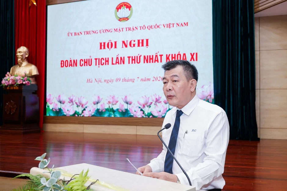 Tiếp tục kiện toàn tổ chức bộ máy, đội ngũ cán bộ Mặt trận, các tổ chức chính trị - xã hội, hội quần chúng Tiếp tục kiện toàn tổ chức bộ máy, đội ngũ cán bộ Mặt trận, các tổ chức chính trị - xã hội, hội quần chúng