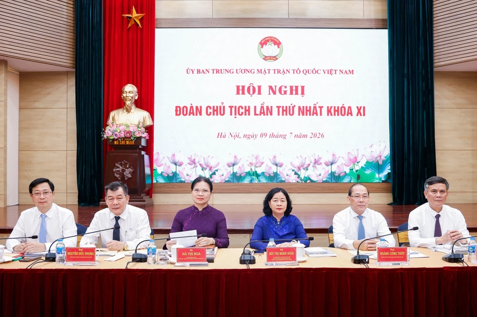 Tiếp tục kiện toàn tổ chức bộ máy, đội ngũ cán bộ Mặt trận, các tổ chức chính trị - xã hội, hội quần chúng Tiếp tục kiện toàn tổ chức bộ máy, đội ngũ cán bộ Mặt trận, các tổ chức chính trị - xã hội, hội quần chúng