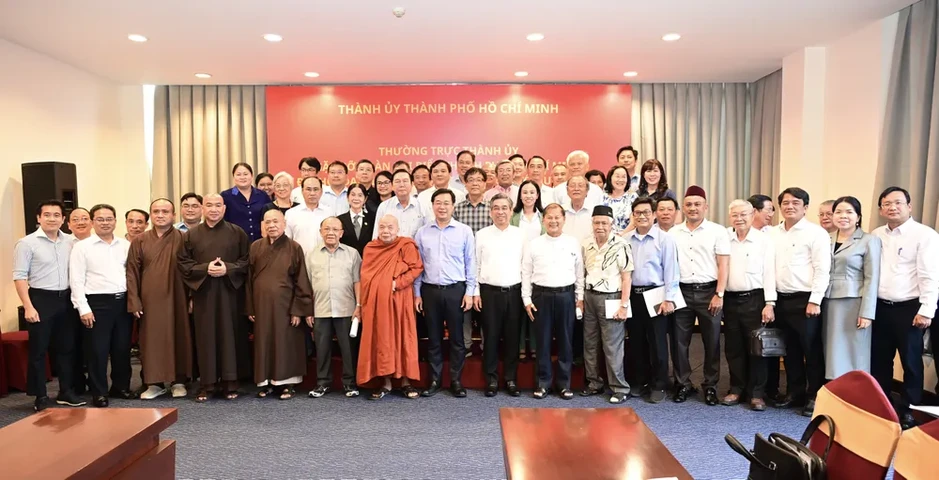 Tiếp tục phát huy truyền thống năng động, sáng tạo, nghĩa tình Tiếp tục phát huy truyền thống năng động, sáng tạo, nghĩa tình