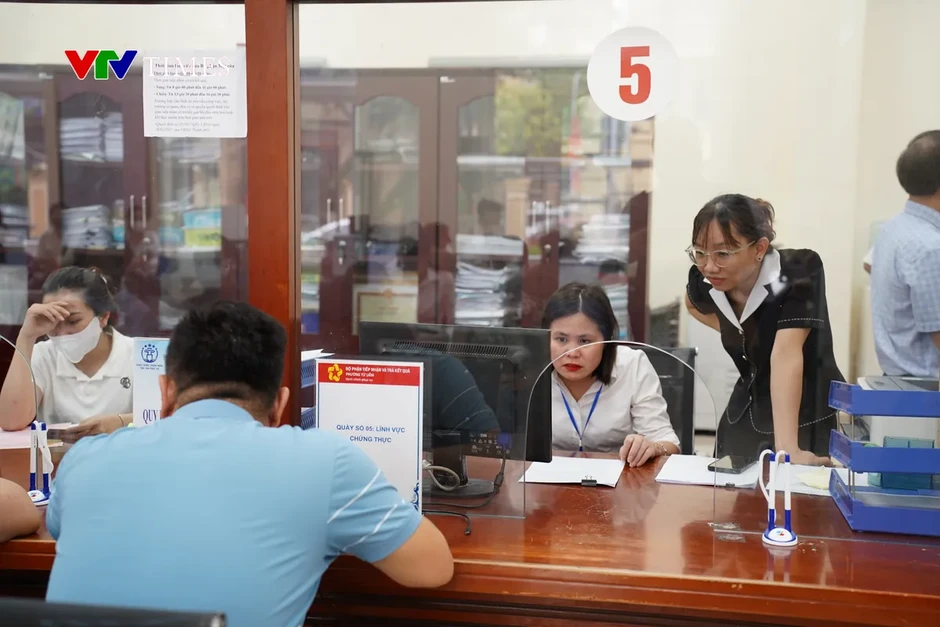 Tiếp tục xây dựng, hoàn thiện tổ chức bộ máy theo hướng tinh, gọn, mạnh Tiếp tục xây dựng, hoàn thiện tổ chức bộ máy theo hướng tinh, gọn, mạnh