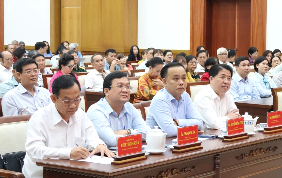 Tiếp xúc cử tri, Bí thư Thành uỷ TPHCM Trần Lưu Quang chia sẻ 2 việc lớn thành phố phải làm ngay Tiếp xúc cử tri, Bí thư Thành uỷ TPHCM Trần Lưu Quang chia sẻ 2 việc lớn thành phố phải làm ngay