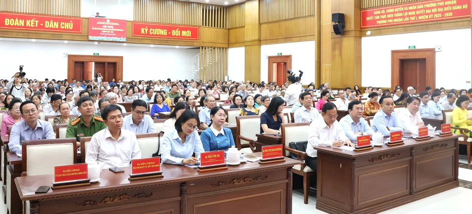 Tiếp xúc cử tri, Bí thư Thành uỷ TPHCM Trần Lưu Quang chia sẻ 2 việc lớn thành phố phải làm ngay Tiếp xúc cử tri, Bí thư Thành uỷ TPHCM Trần Lưu Quang chia sẻ 2 việc lớn thành phố phải làm ngay