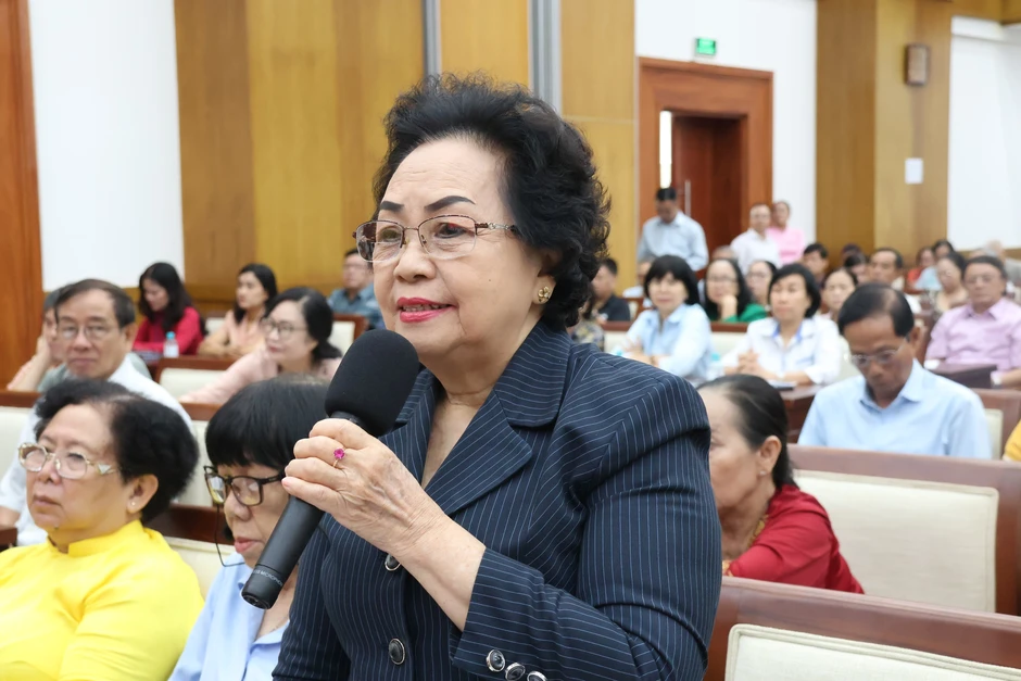 Tiếp xúc cử tri, Bí thư Thành uỷ TPHCM Trần Lưu Quang chia sẻ 2 việc lớn thành phố phải làm ngay Tiếp xúc cử tri, Bí thư Thành uỷ TPHCM Trần Lưu Quang chia sẻ 2 việc lớn thành phố phải làm ngay