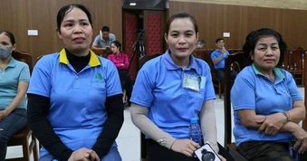 Tiếp xúc ứng cử viên ĐBQH và HĐND TPHCM: Công nhân nói tiền lương chỉ đủ sống, không có tích luỹ