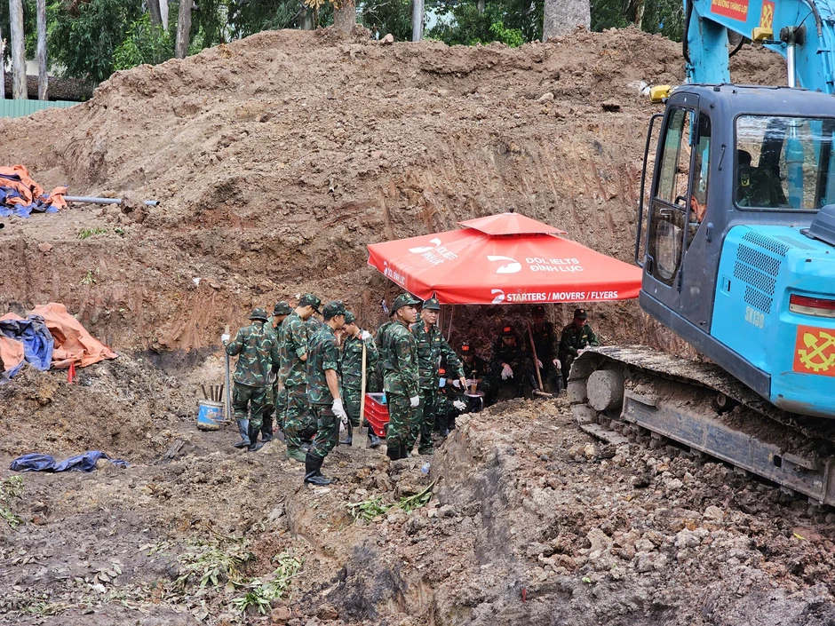 Tìm thấy thêm 25 bộ hài cốt liệt sĩ ở Công viên Lê Thị Riêng Tìm thấy thêm 25 bộ hài cốt liệt sĩ ở Công viên Lê Thị Riêng
