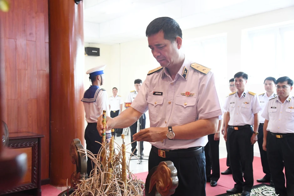 Tình cảm của Bác Hồ với bộ đội Hải quân Tình cảm của Bác Hồ với bộ đội Hải quân
