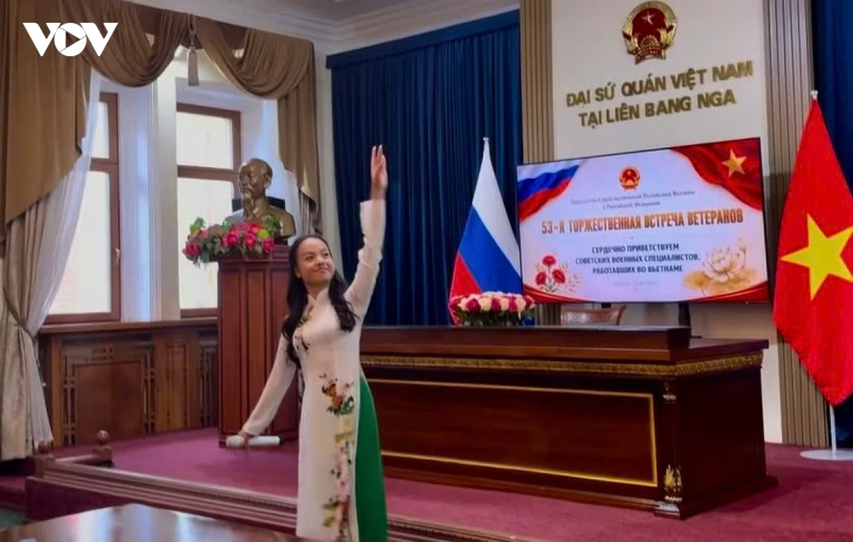 Tình hữu nghị Việt-Nga: Lòng biết ơn của thế hệ sinh ra trong hòa bình Tình hữu nghị Việt-Nga: Lòng biết ơn của thế hệ sinh ra trong hòa bình