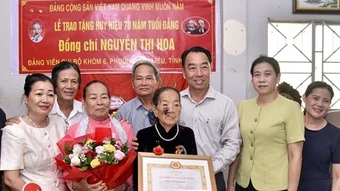 Tỉnh ủy Cà Mau tổ chức trao Huy hiệu Đảng tặng các đảng viên lão thành