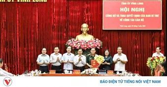 Tỉnh ủy Vĩnh Long công bố và trao Quyết định của Ban Bí thư về công tác cán bộ