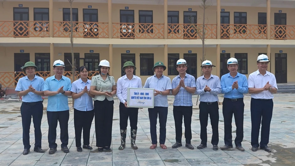 Tổ Giám sát của Ủy ban Kiểm tra Trung ương làm việc với UBND tỉnh Sơn La Tổ Giám sát của Ủy ban Kiểm tra Trung ương làm việc với UBND tỉnh Sơn La