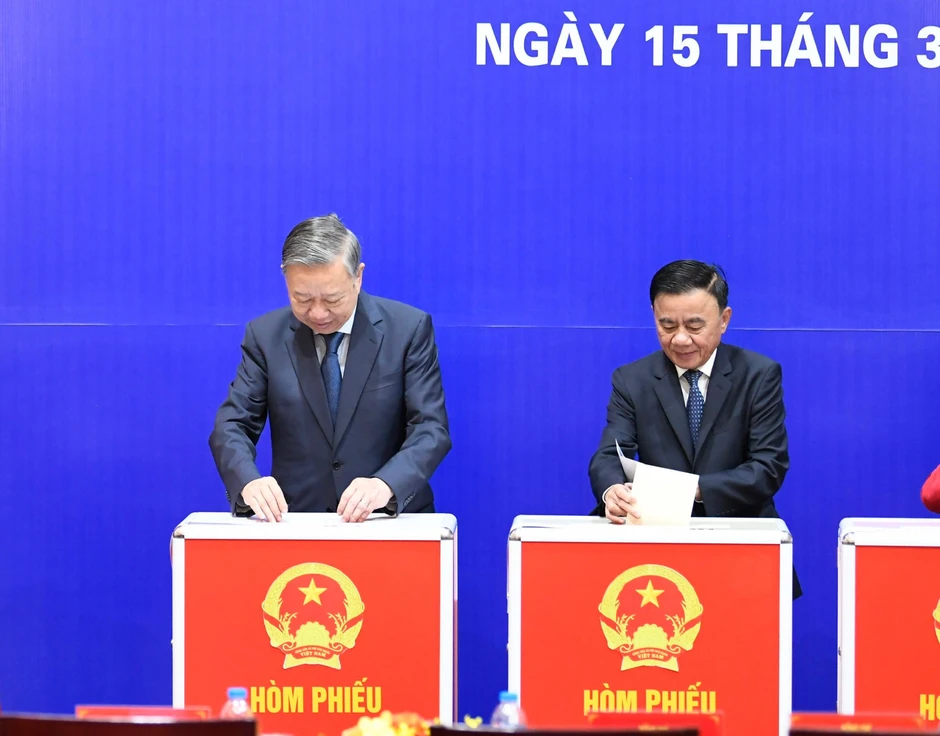 Toàn cảnh cử tri cả nước trong 'Ngày hội non sông'