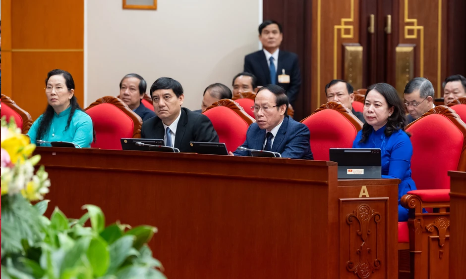 Toàn cảnh phiên bế mạc Hội nghị lần thứ 2 Ban Chấp hành Trung ương Đảng khóa XIV Toàn cảnh phiên bế mạc Hội nghị lần thứ 2 Ban Chấp hành Trung ương Đảng khóa XIV