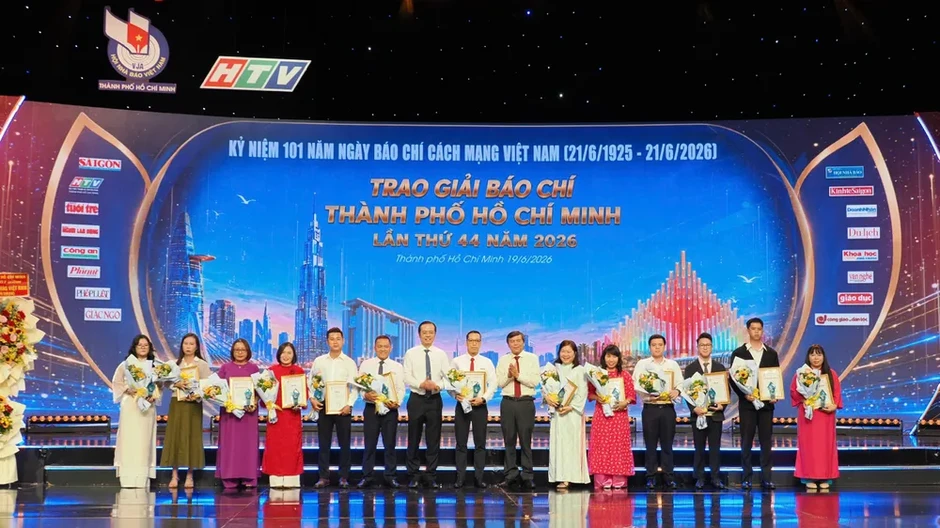 Tôn vinh những người làm báo đồng hành cùng sự phát triển của TPHCM Tôn vinh những người làm báo đồng hành cùng sự phát triển của TPHCM