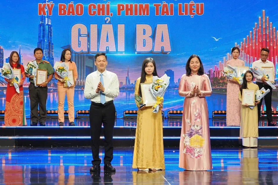 Tôn vinh những người làm báo đồng hành cùng sự phát triển của TPHCM Tôn vinh những người làm báo đồng hành cùng sự phát triển của TPHCM