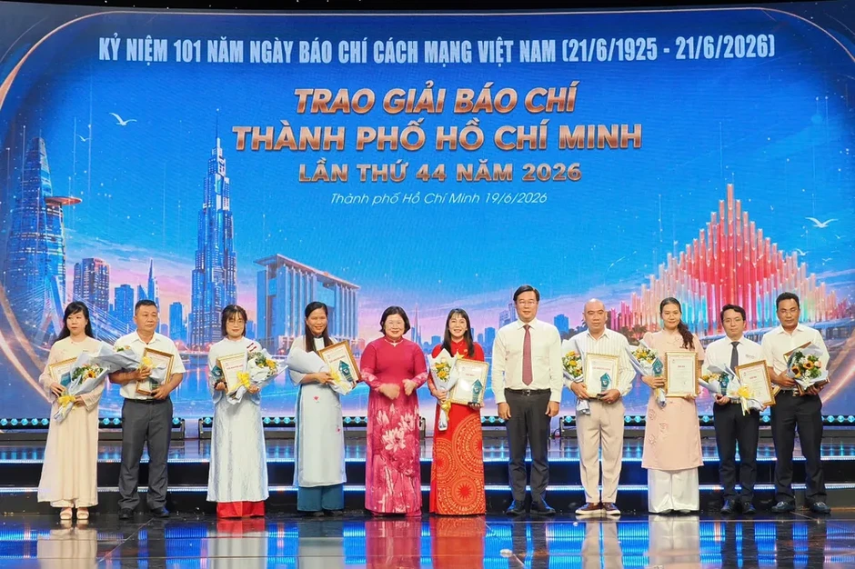 Tôn vinh những người làm báo đồng hành cùng sự phát triển của TPHCM Tôn vinh những người làm báo đồng hành cùng sự phát triển của TPHCM