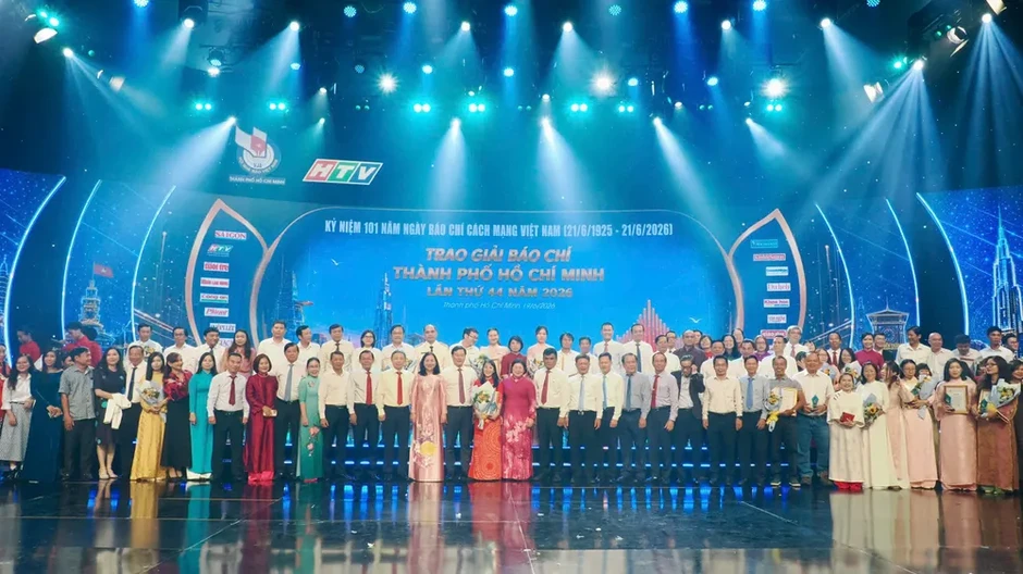 Tôn vinh những người làm báo đồng hành cùng sự phát triển của TPHCM Tôn vinh những người làm báo đồng hành cùng sự phát triển của TPHCM